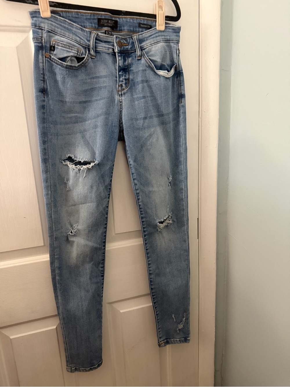 Judy Blue Size 9/29 Light Wash Distressed Skinny Jeans